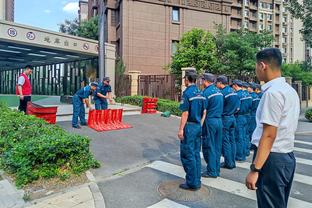 库里生涯至今从未连赢2场圣诞大战 上次战太阳砍个人首个圣诞30+